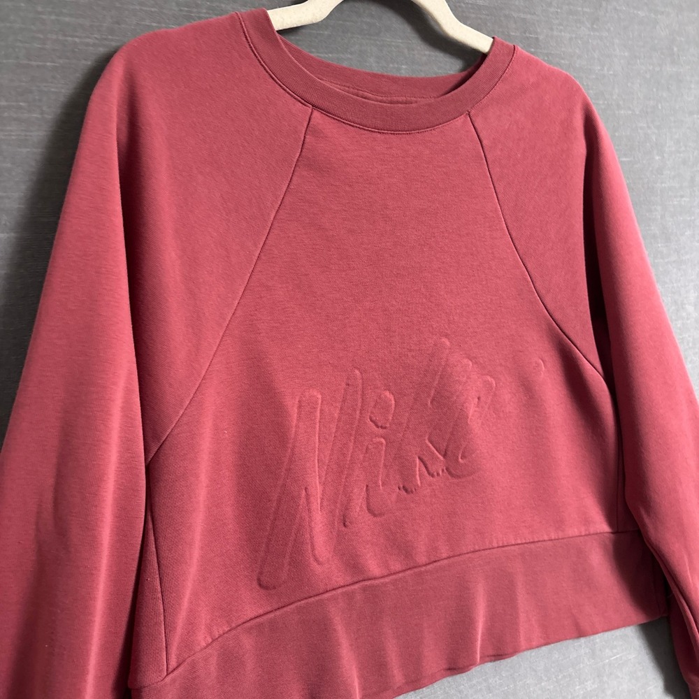 Nike Get Fit Crew Sweatshirt M Pink Embossed Logo Cropped Dri-FIT Athleisure